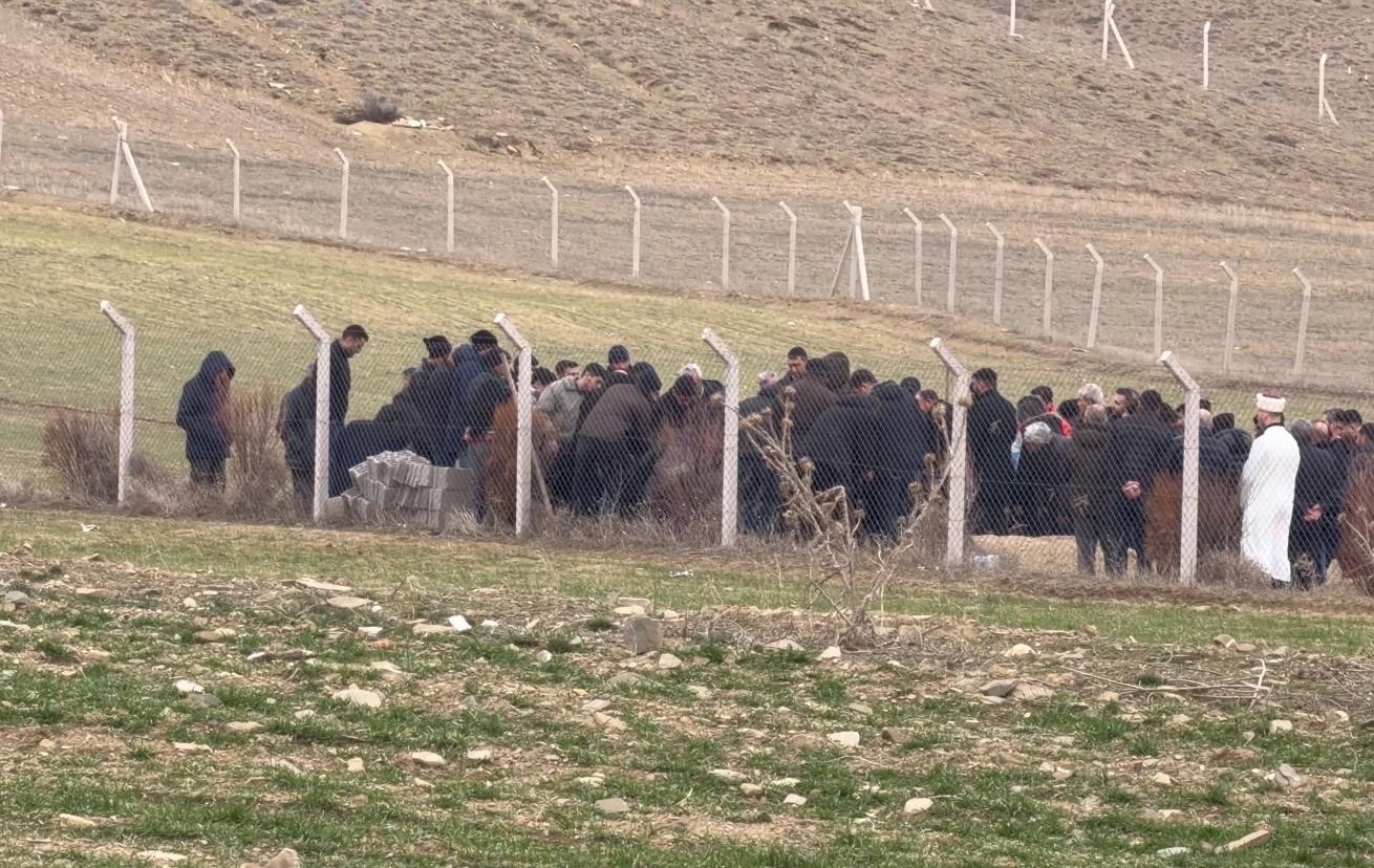 Ankara’da boşanma aşamasındaki eşi tarafından öldürülen kadın toprağa verildi
