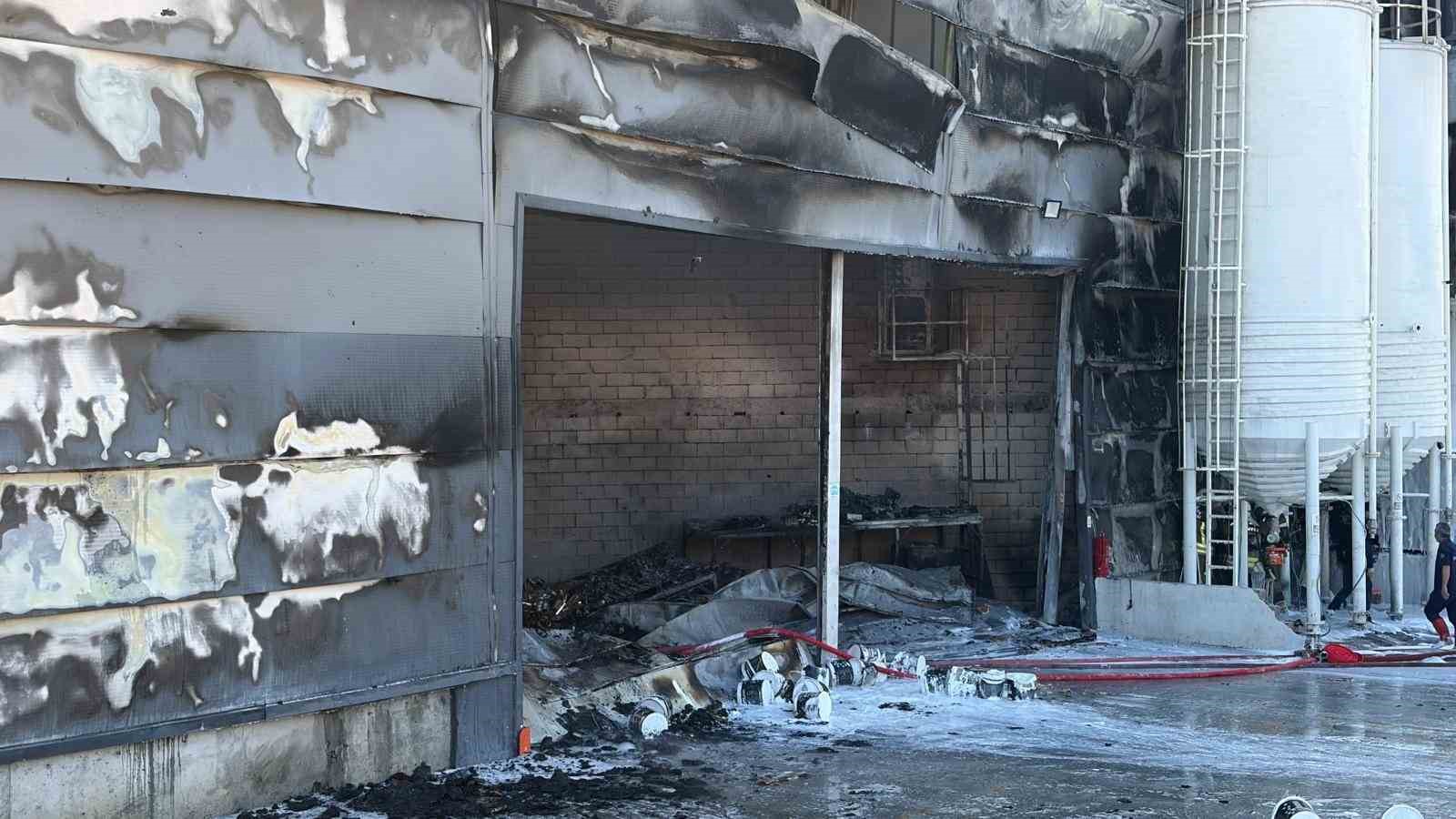 Ankara’da boya fabrikasında yangın
