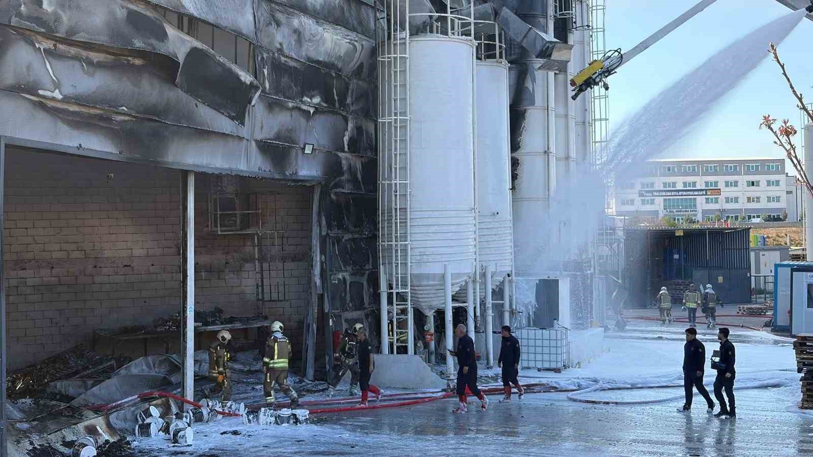 Ankara’da boya fabrikasında yangın
