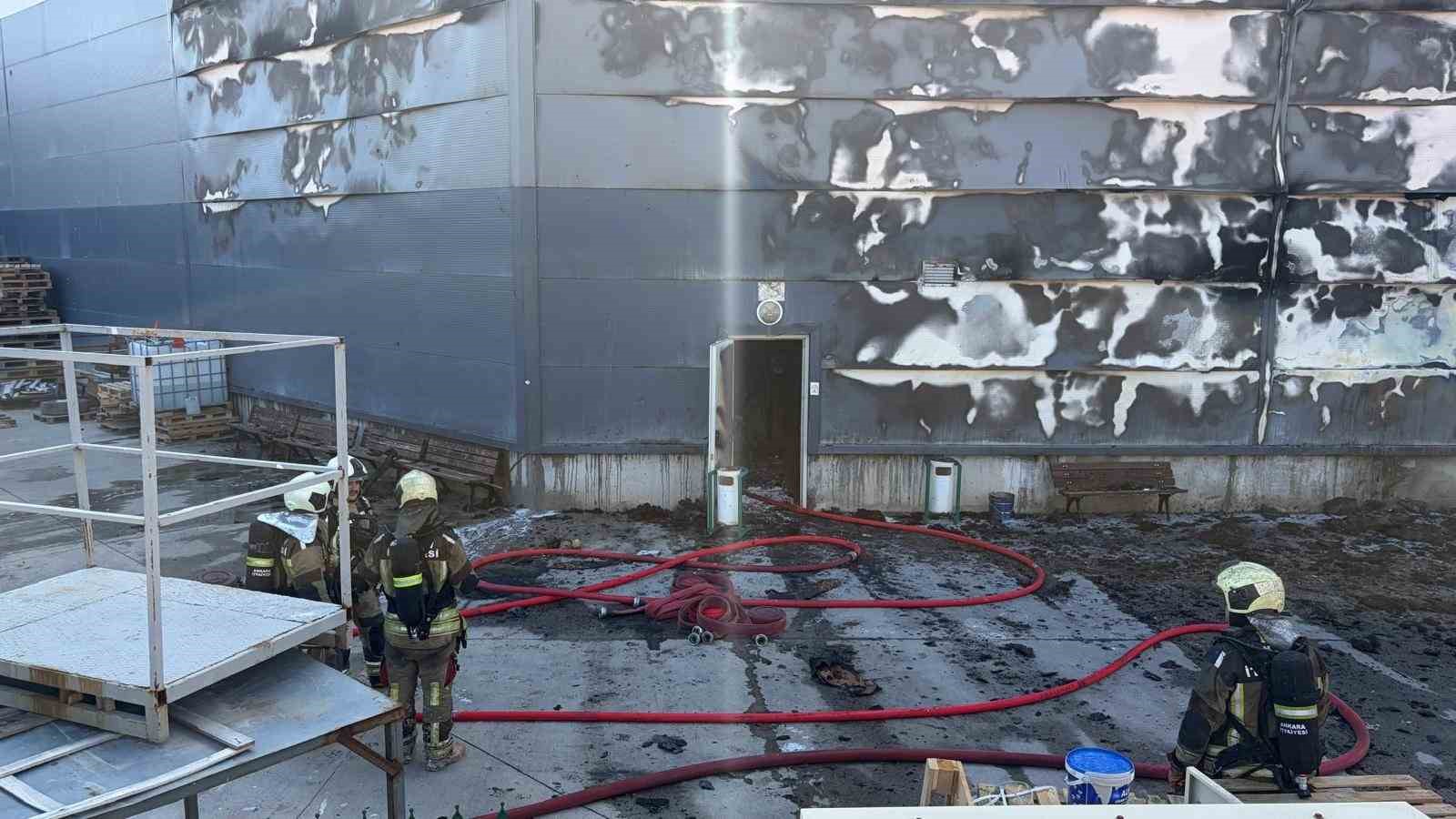 Ankara’da boya fabrikasında yangın
