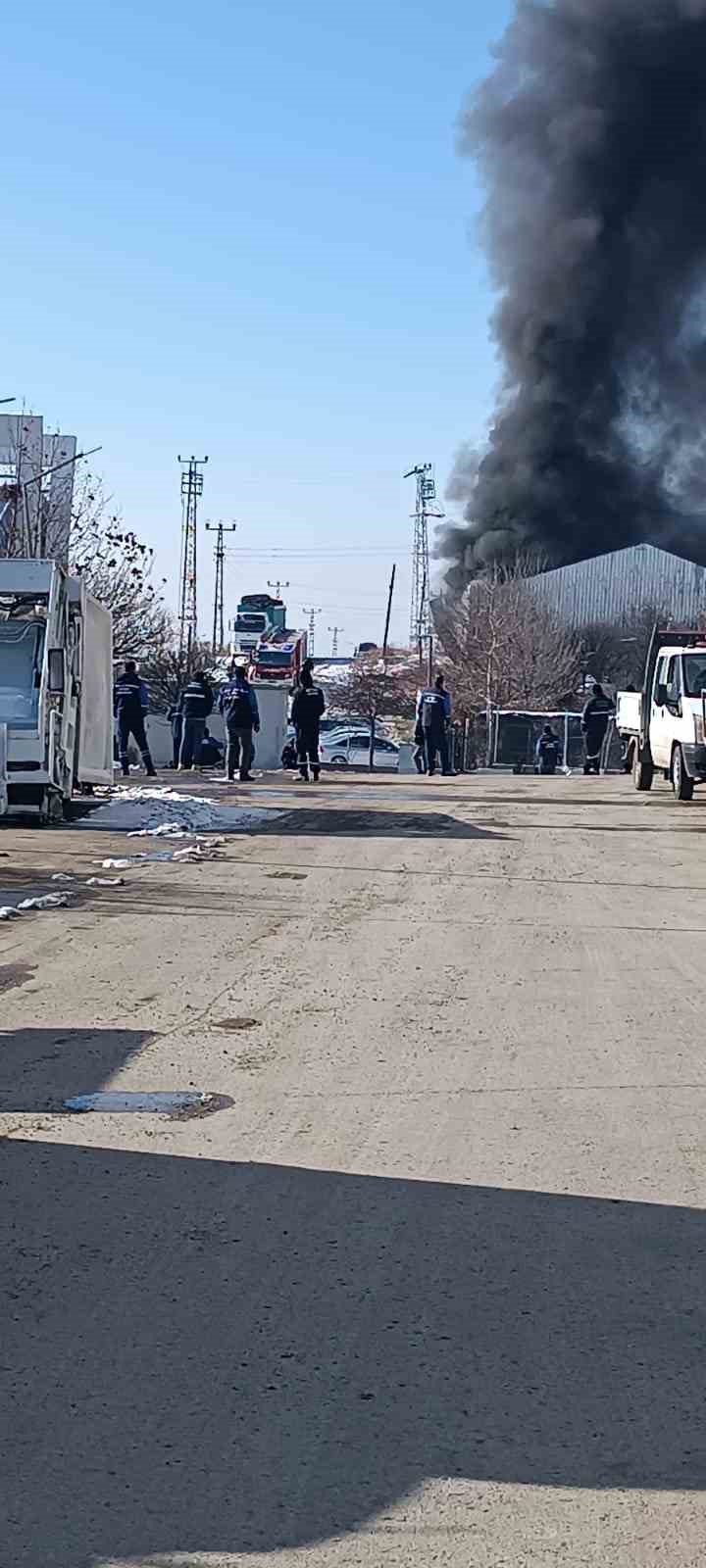 Ankara’da geri dönüşüm fabrikasında yangın
