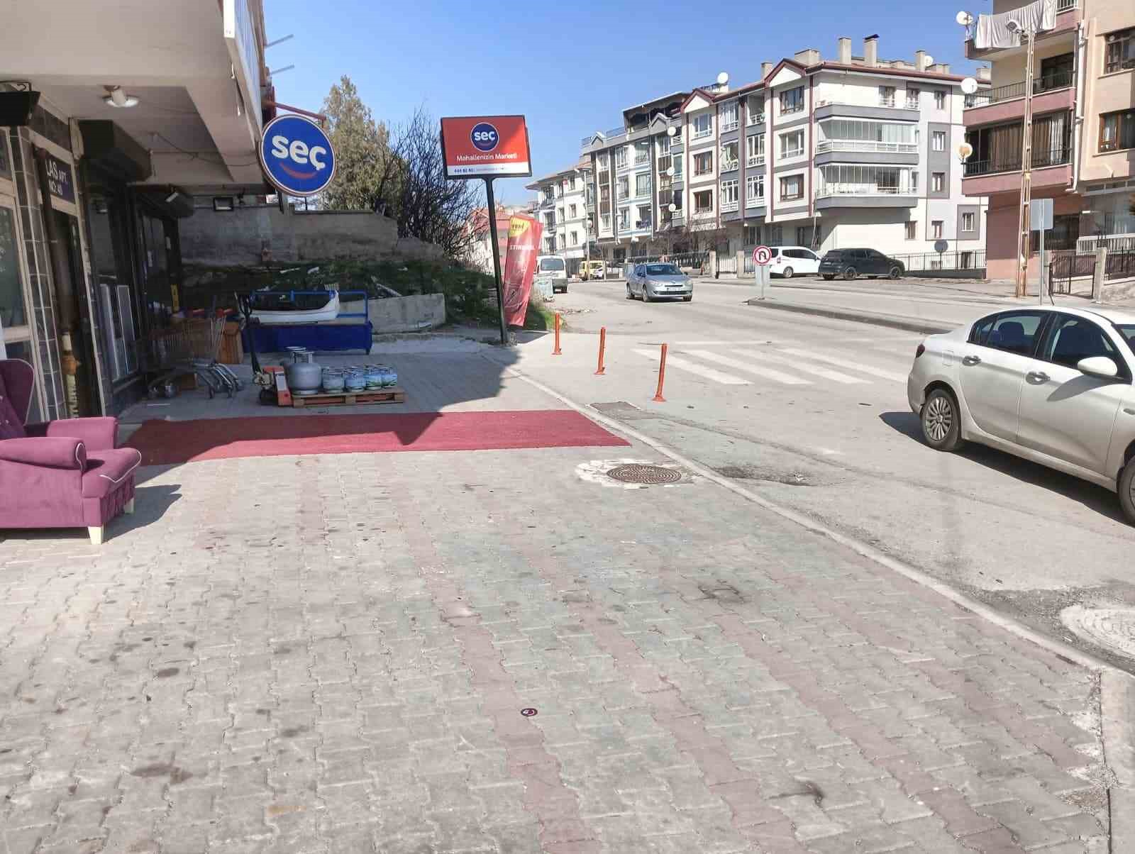 Ankara’da husumetlisini öldüresiye darp eden 3 saldırgan kameraya yansıdı
