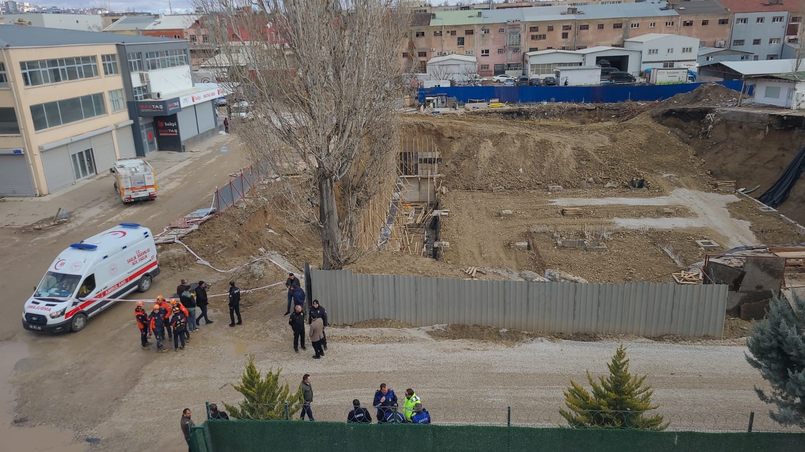 Ankara’da inşaat alanında göçük altında kalan işçi hayatını kaybetti
