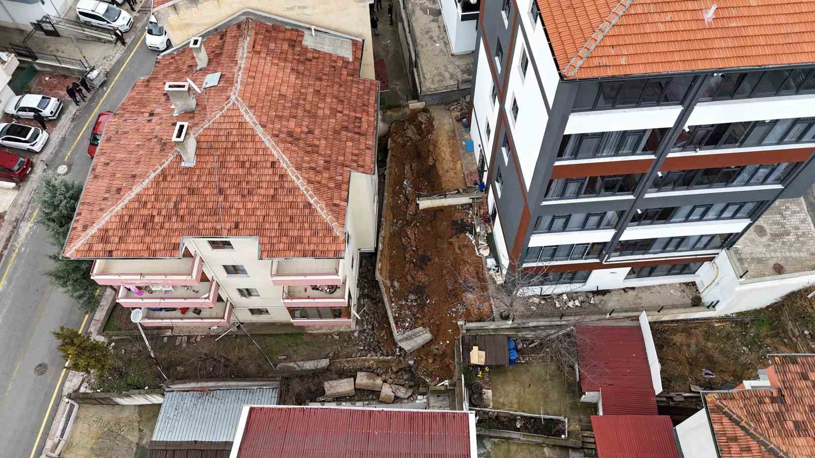 Ankara’da istinat duvarı yıkıldı: 5 apartman boşaltıldı
