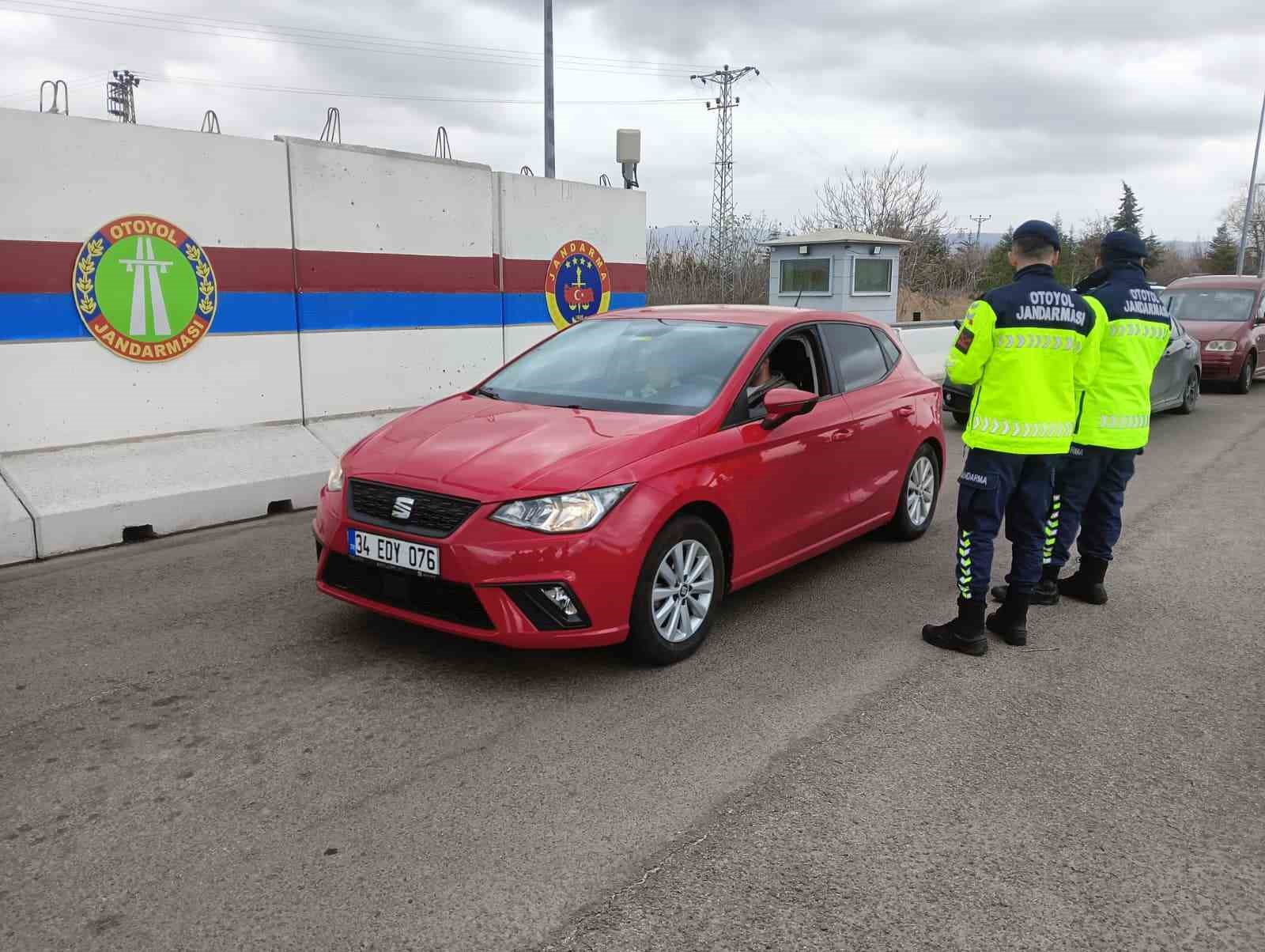 Ankara’da jandarmadan bayram öncesi helikopterli trafik denetimi
