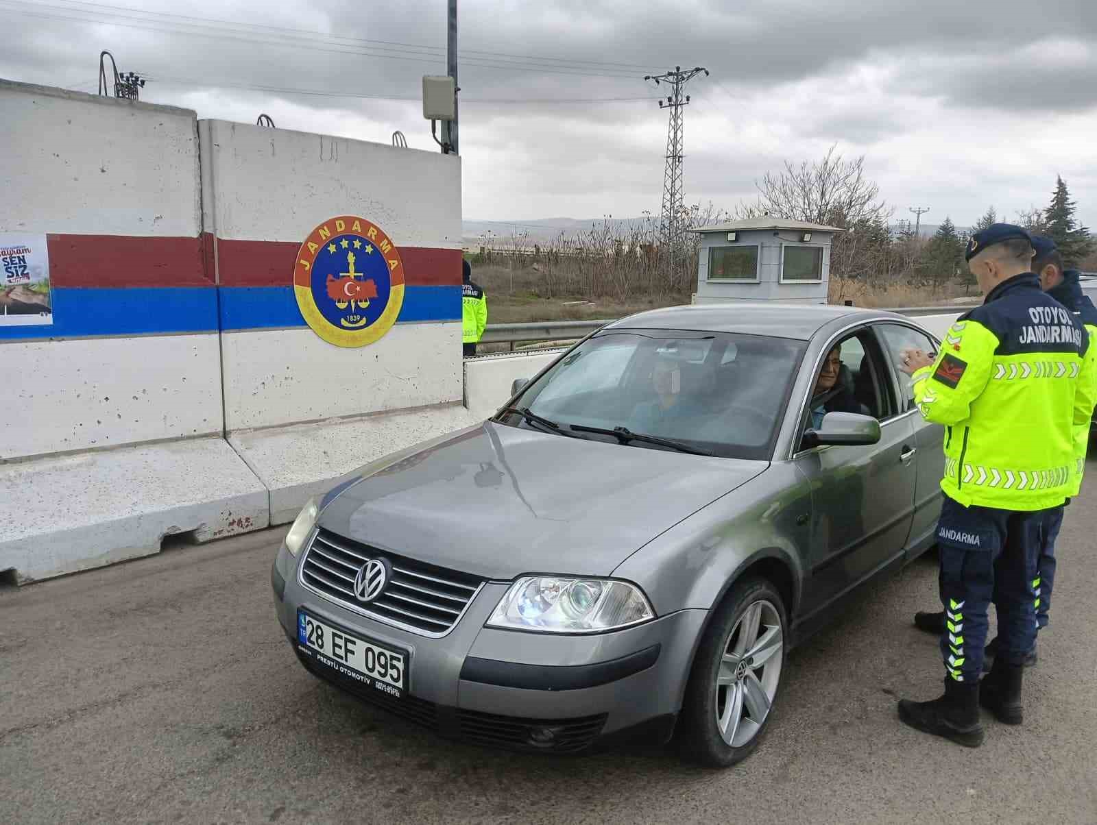 Ankara’da jandarmadan bayram öncesi helikopterli trafik denetimi
