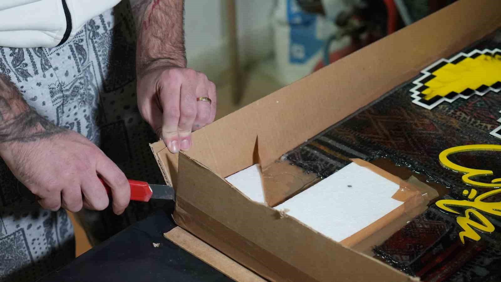 Ankara’da kaldırım taşlarını onarmak sanatçıya düştü
Ankara’da kaldırım taşlarını onarmak sanatçıya düştü