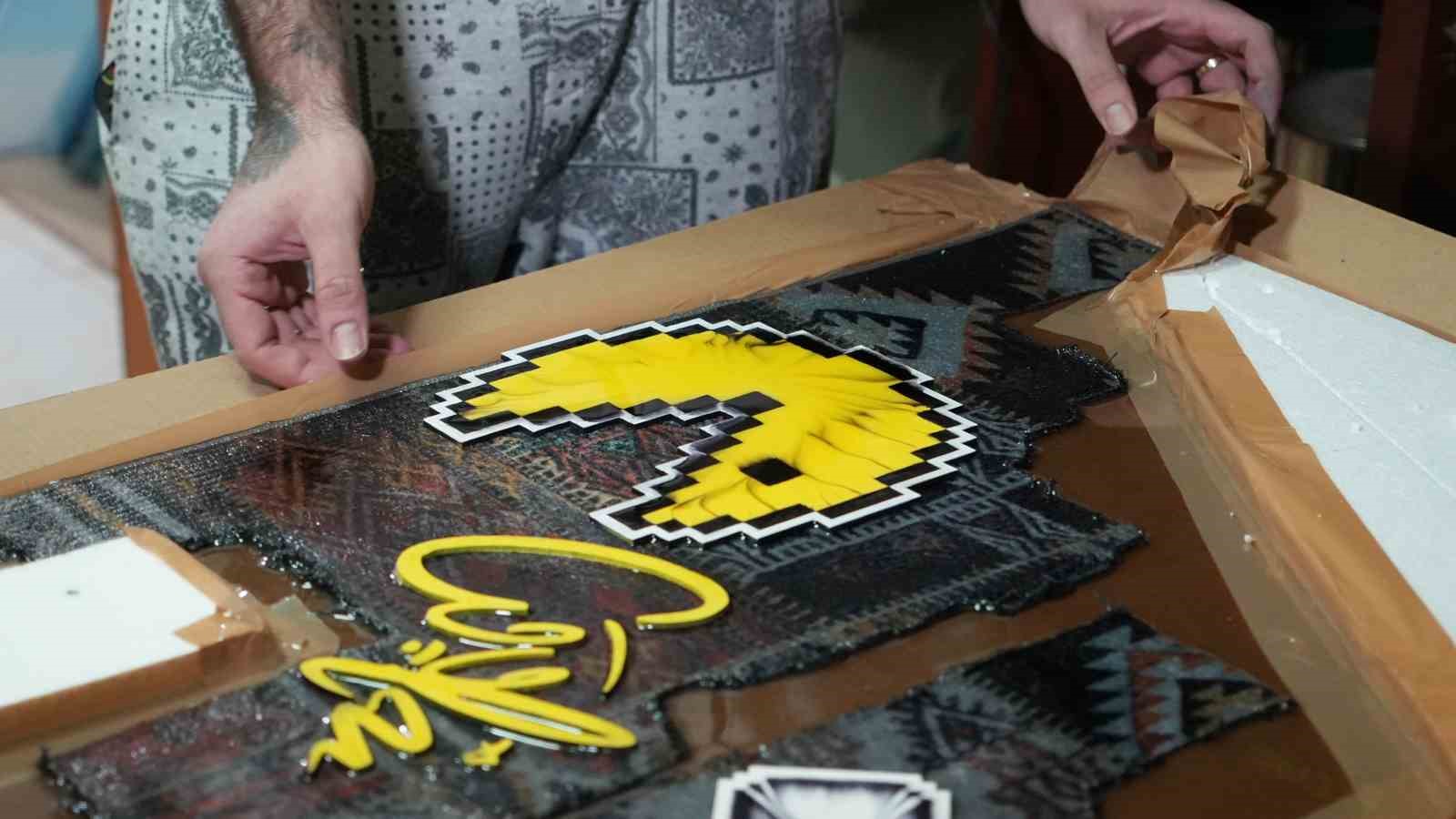 Ankara’da kaldırım taşlarını onarmak sanatçıya düştü
Ankara’da kaldırım taşlarını onarmak sanatçıya düştü