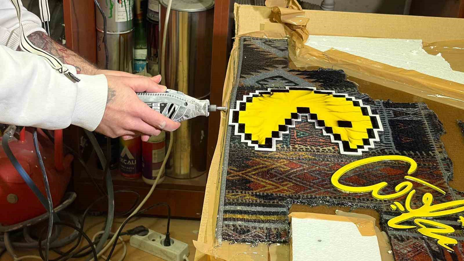 Ankara’da kaldırım taşlarını onarmak sanatçıya düştü
Ankara’da kaldırım taşlarını onarmak sanatçıya düştü