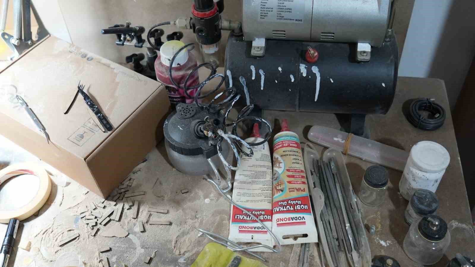 Ankara’da kaldırım taşlarını onarmak sanatçıya düştü
Ankara’da kaldırım taşlarını onarmak sanatçıya düştü