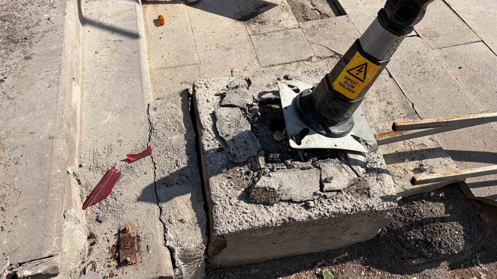 Ankara’da kamyonet devrildi: 1 yaralı
Ankara’da kamyonet devrildi: 1 yaralı