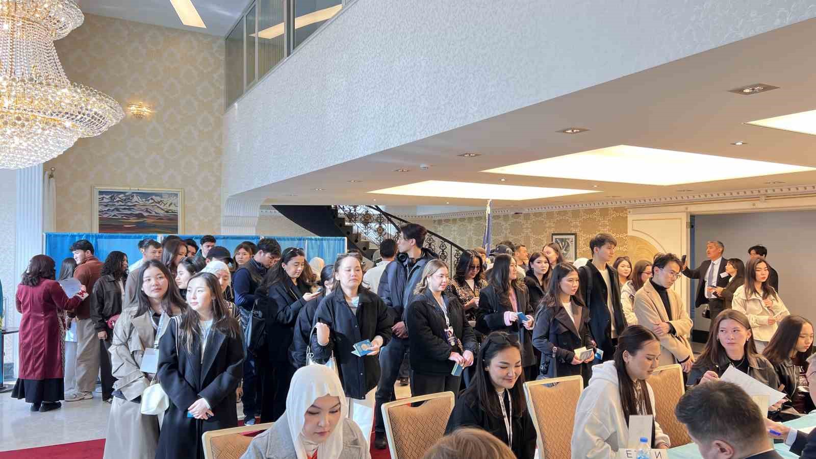 Ankara’da Kazakistan vatandaşları sandık başına gitti
