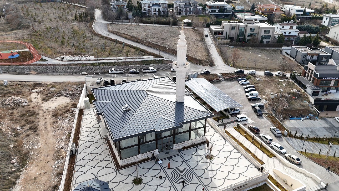 Ankara’da kendi kendine yeten cami modeli: Güneş enerjisiyle tüm giderler karşılanıyor
