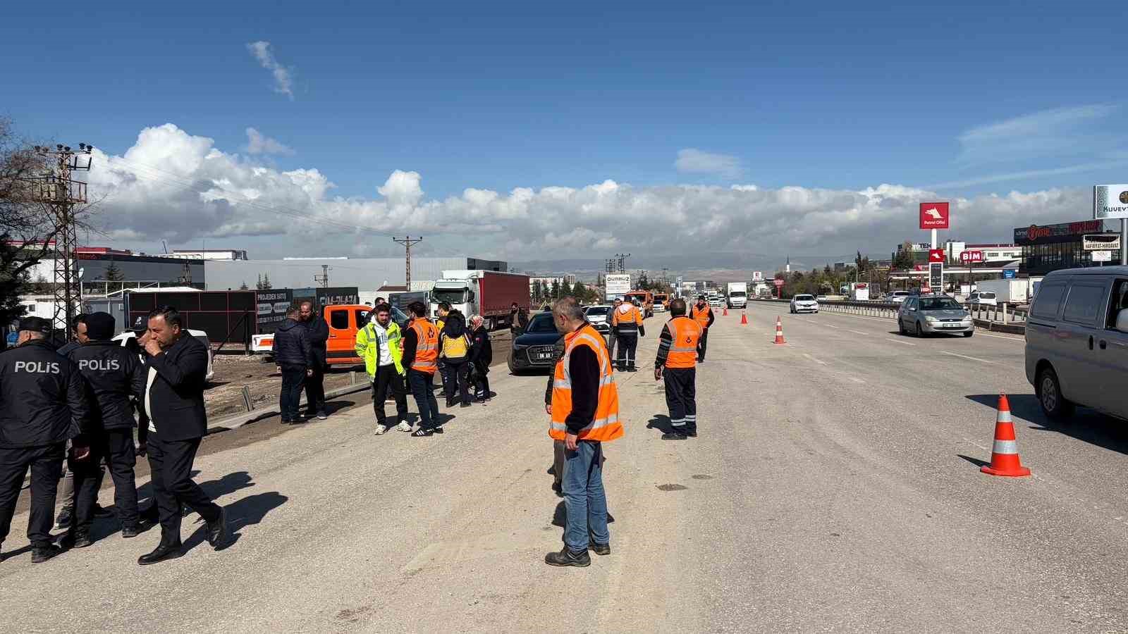 Ankara’da özel halk otobüsü köprü direğine çarptı: 5 ölü, 15 yaralı
