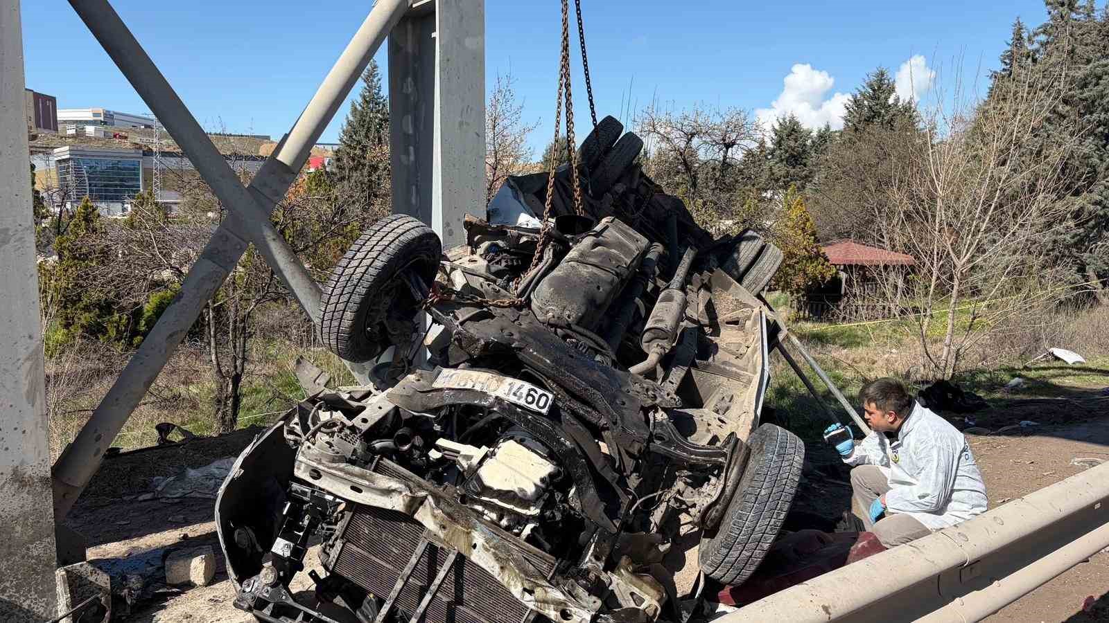 Ankara’da özel halk otobüsü köprü direğine çarptı: 5 ölü, 15 yaralı
