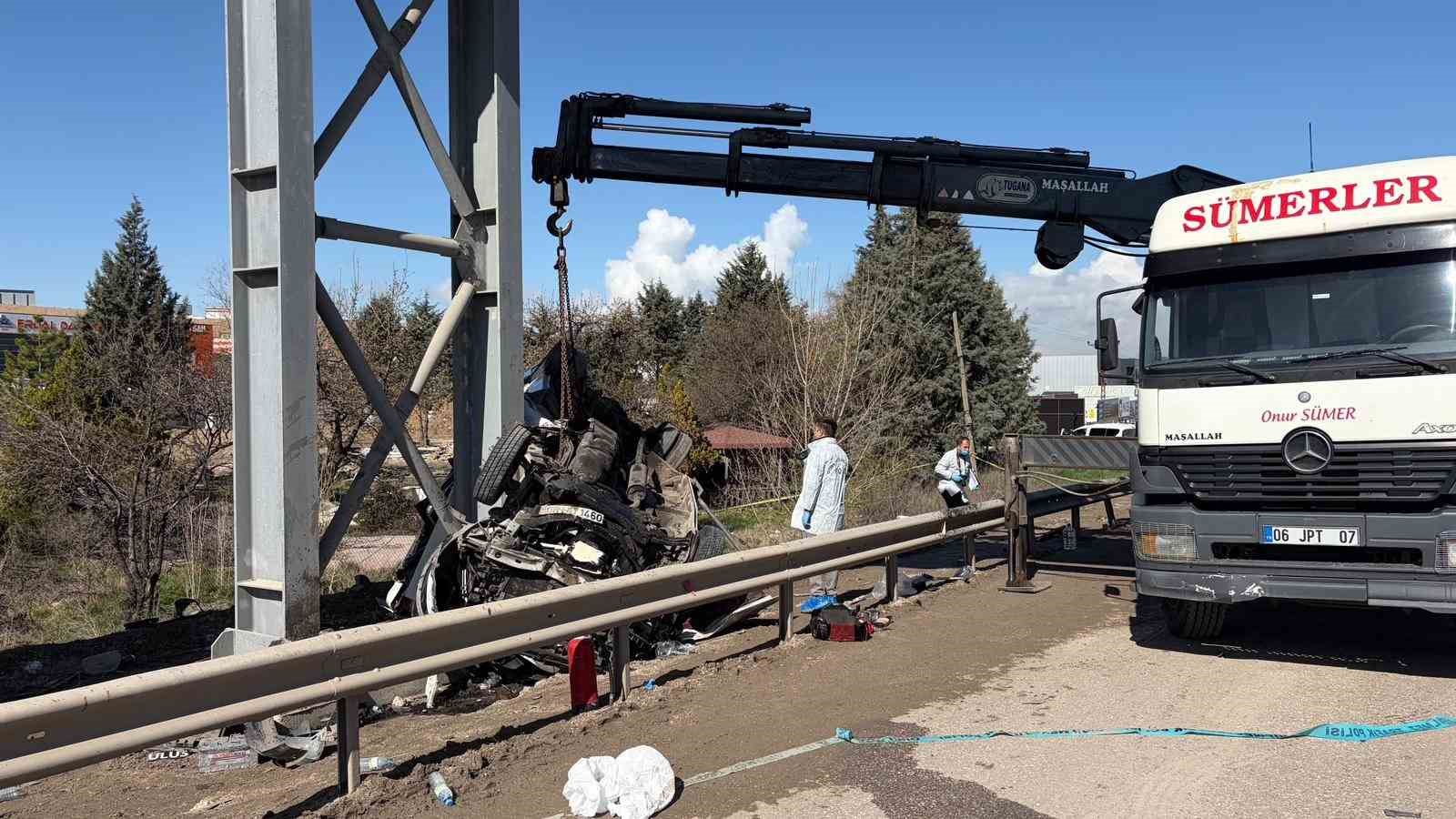 Ankara’da özel halk otobüsü köprü direğine çarptı: 5 ölü, 15 yaralı
