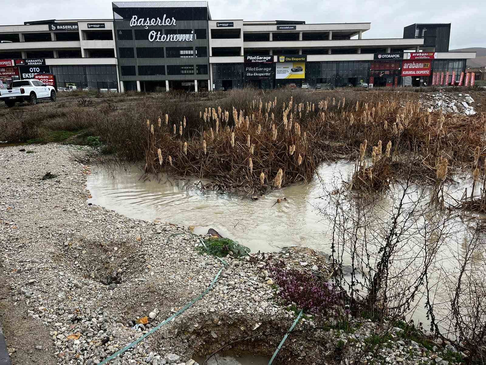 Ankara’da sağanak Çubuk Deresi’nin taşmasına neden oldu
