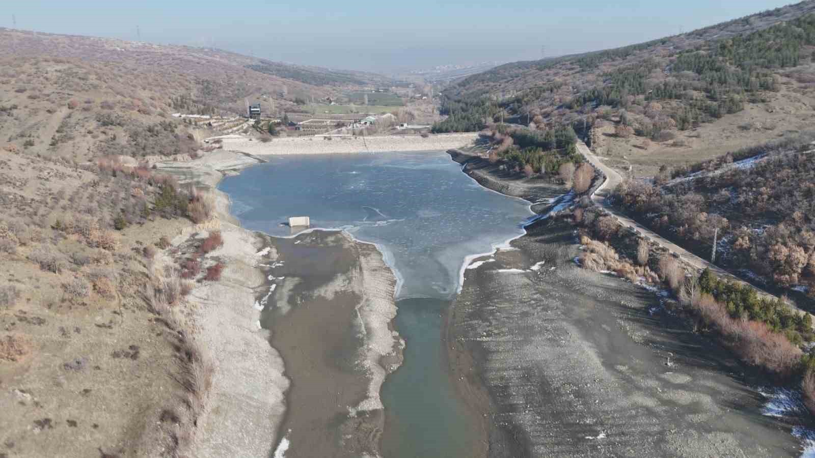 Ankara’da su isyanı: Kesinti bitmiyor, akan su çamur gibi
Ankara’da su isyanı: Kesinti bitmiyor, akan su çamur gibi