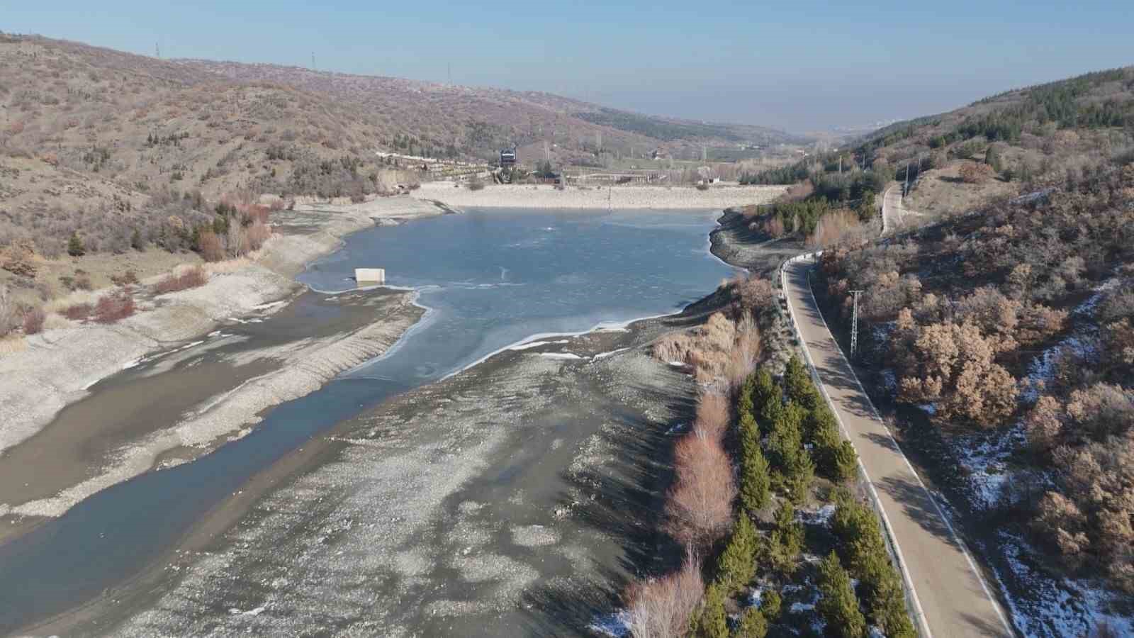 Ankara’da su isyanı: Kesinti bitmiyor, akan su çamur gibi
Ankara’da su isyanı: Kesinti bitmiyor, akan su çamur gibi