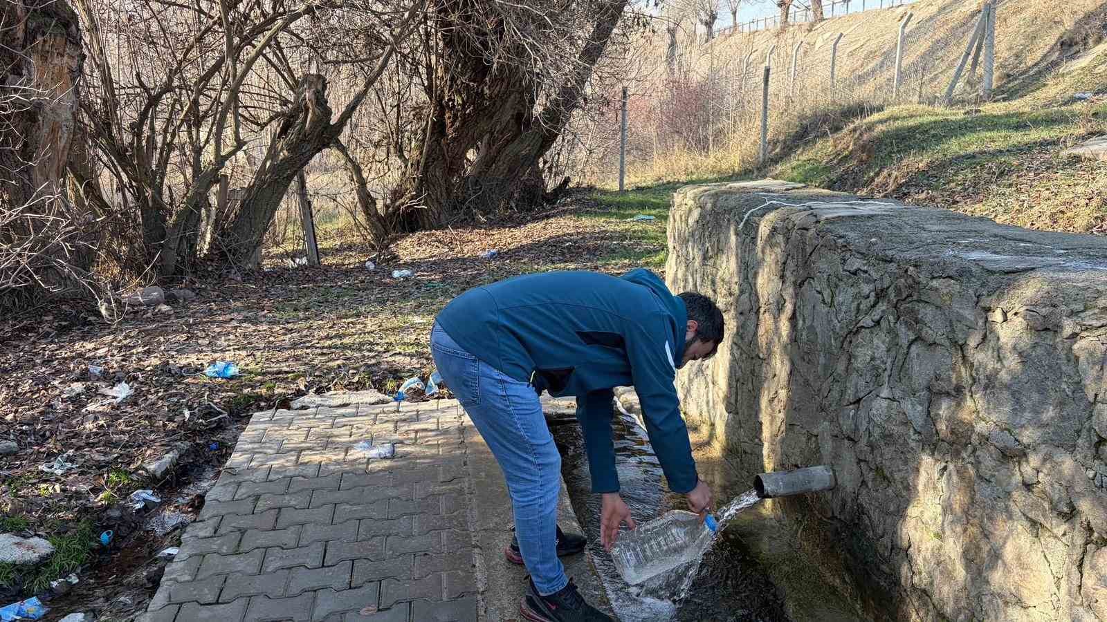 Ankara’da su isyanı: Kesinti bitmiyor, akan su çamur gibi
Ankara’da su isyanı: Kesinti bitmiyor, akan su çamur gibi