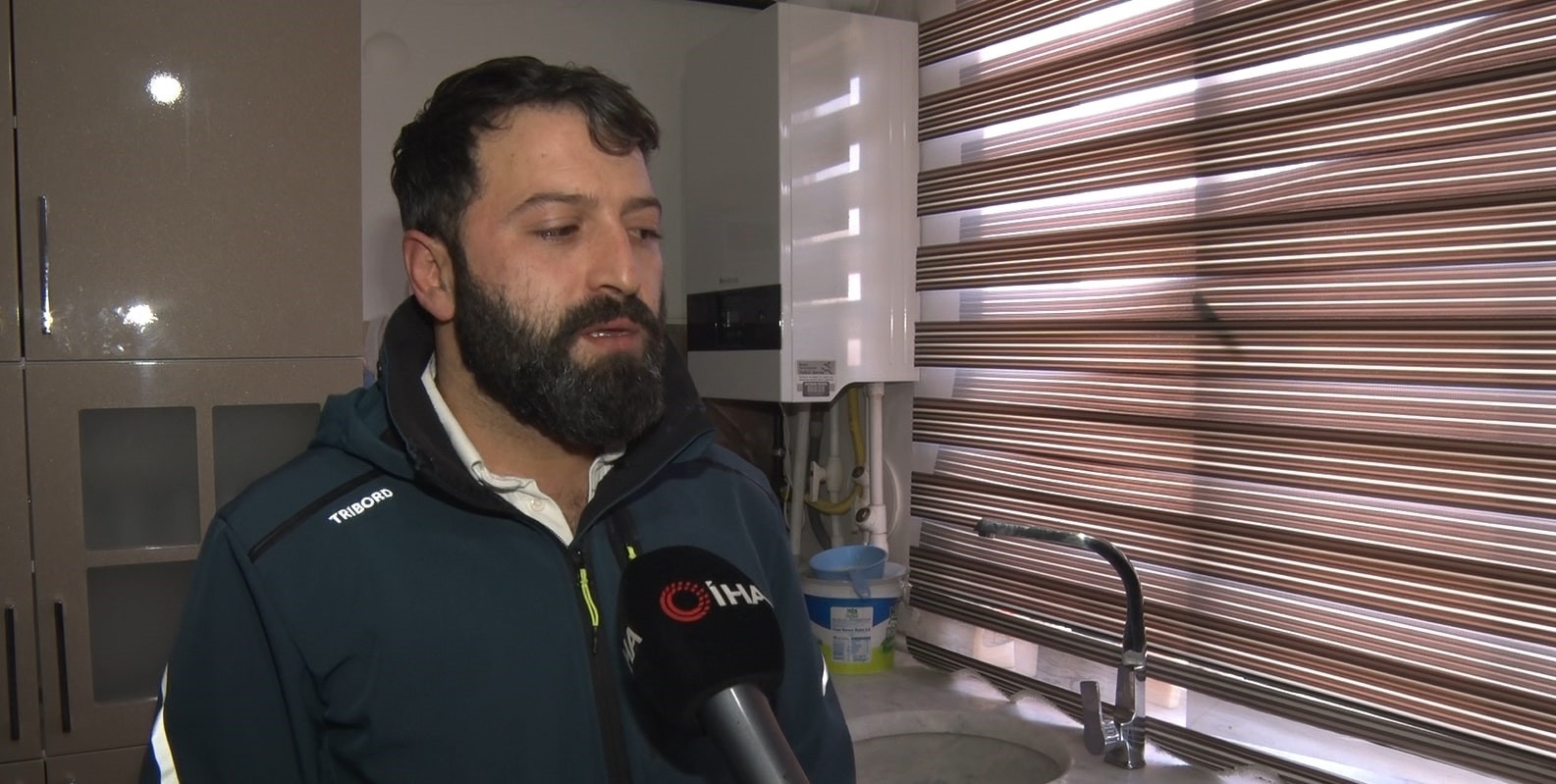 Ankara’da su isyanı: Kesinti bitmiyor, akan su çamur gibi
Ankara’da su isyanı: Kesinti bitmiyor, akan su çamur gibi