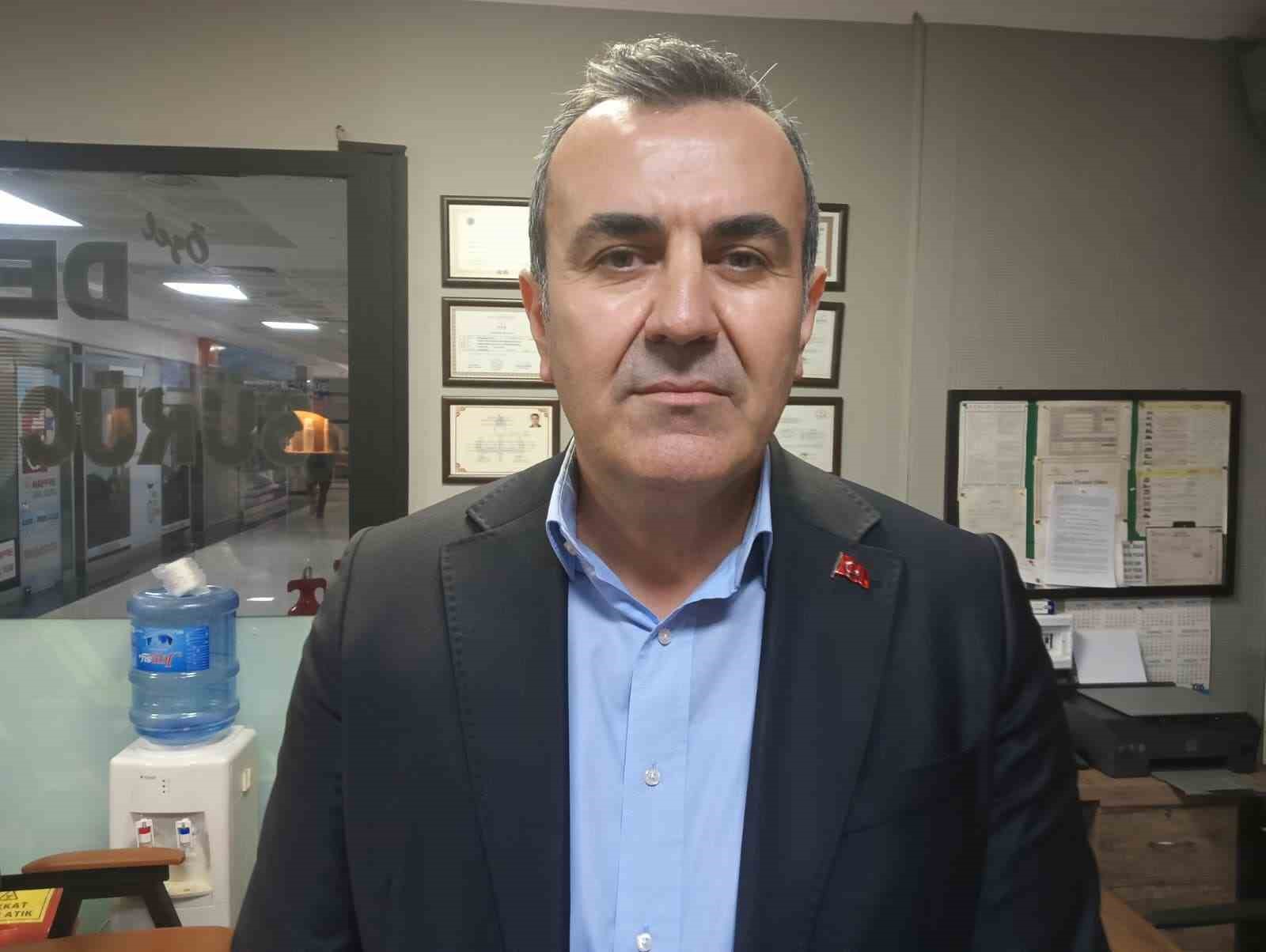 Ankara’da sürücü eğitmenin karıştığı kavgayla ilgili çalıştığı kurumun sahibinden açıklama: "Hocamız kalbinden rahatsız olmasını belirtmesine rağmen saldırgan tarafından darp edilmiş"
Ankara’da sürücü eğitmenin karıştığı kavgayla ilgili çalıştığı kurumun sahibinden açıklama: "Hocamız kalbinden rahatsız olmasını belirtmesine rağmen saldırgan tarafından darp edilmiş"