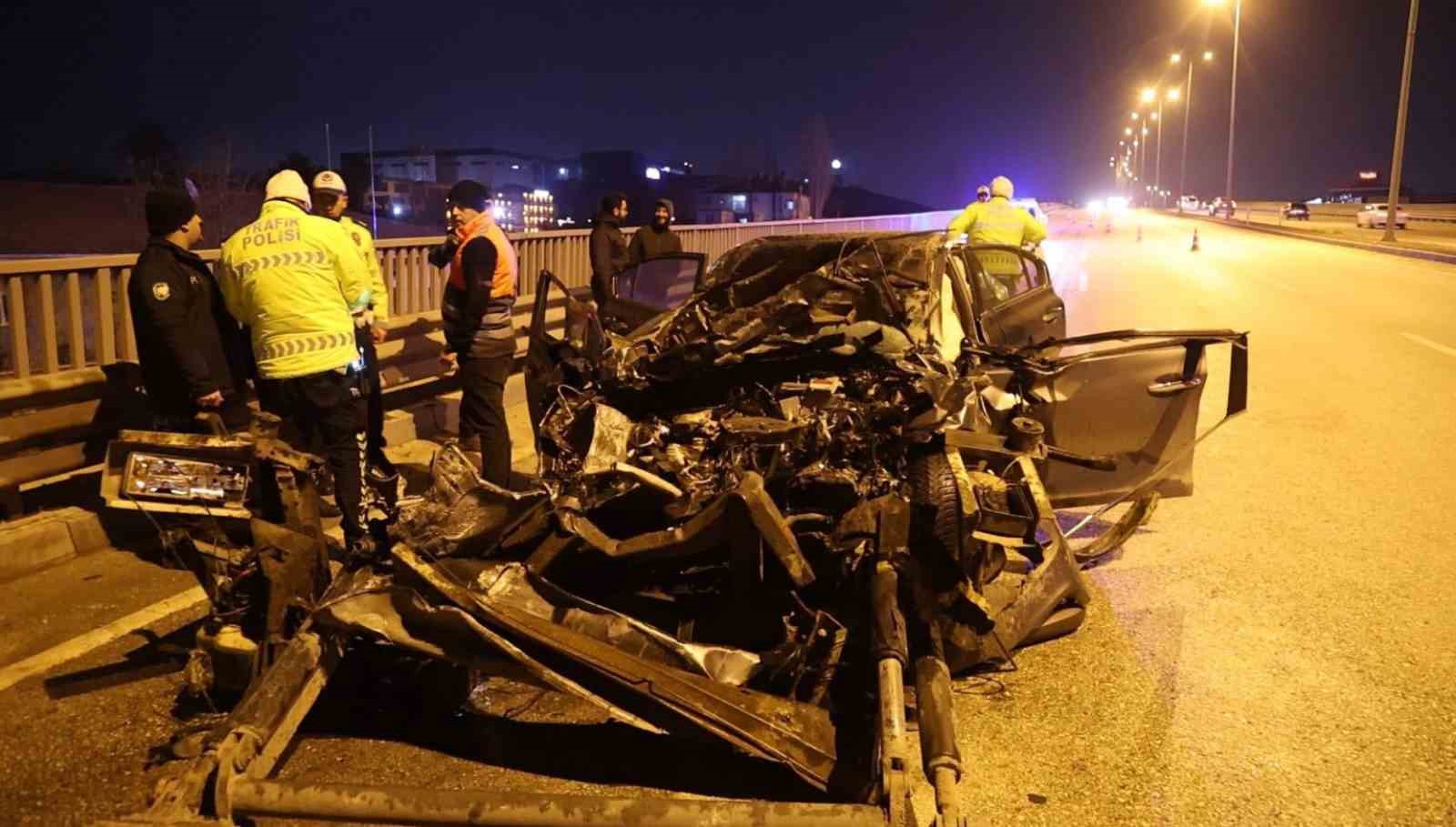 Ankara’da tıra arkadan çarpan otomobilin sürücüsü ağır yaralandı

