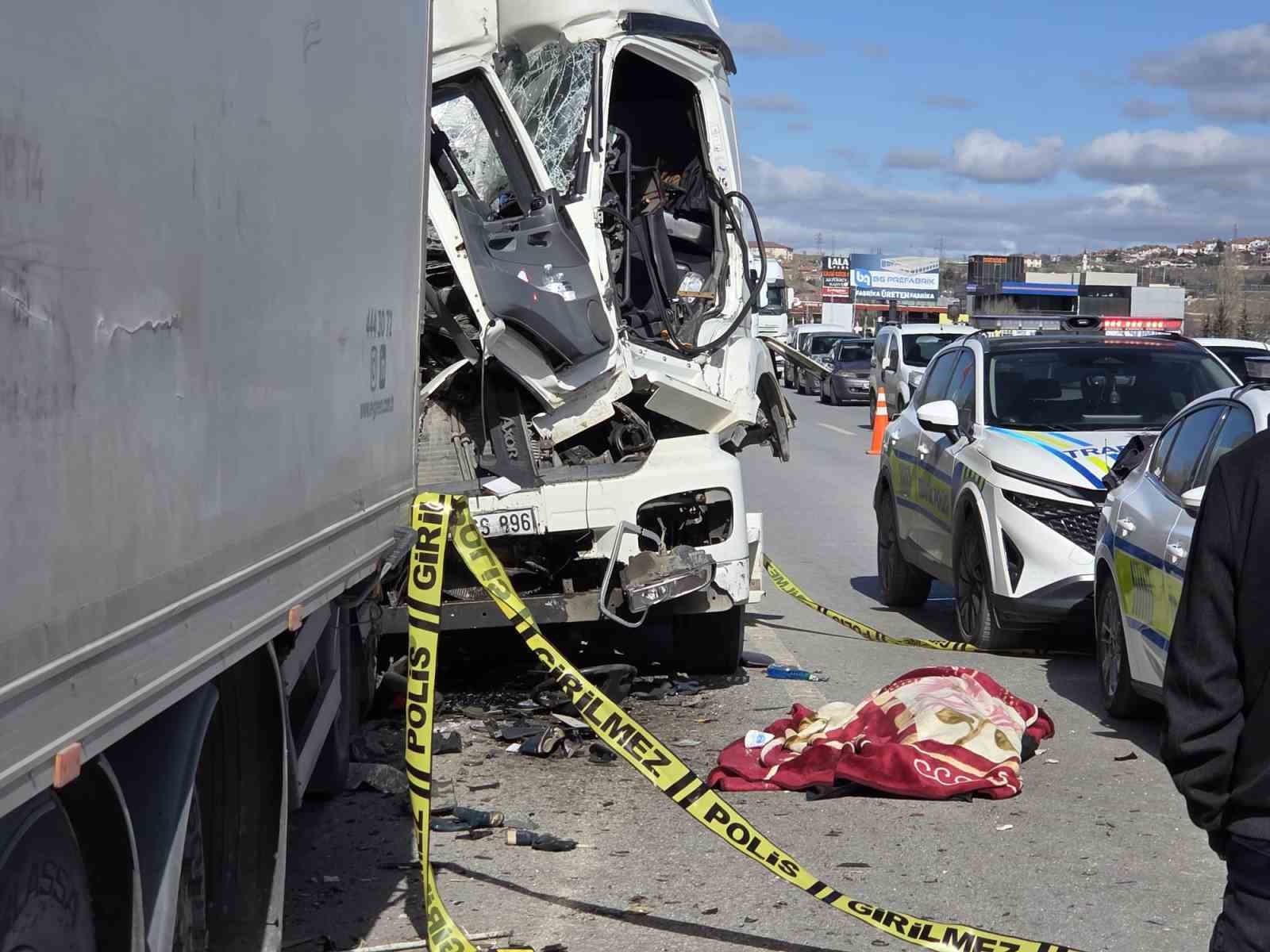 Ankara’da tıra çarpan tanker şoförü hayatını kaybetti
