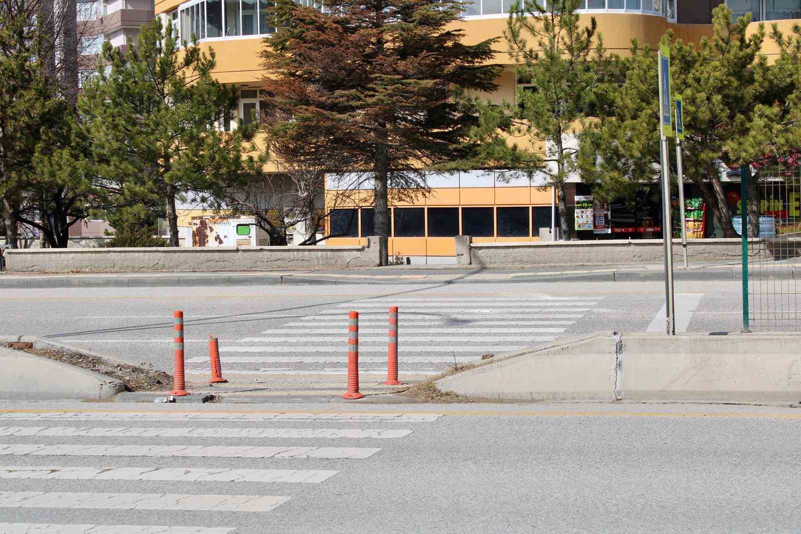 Ankara’da trafik kazasında vefat eden 14 yaşındaki kızın babası: "Makas atarak ilerleyen sürücü yaya geçidinde kızıma çarpmış, kanlar içindeydi"
