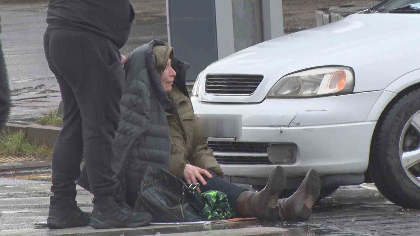 Ankara’da yaya geçidinde otomobilin çarptığı kadın yaralandı
