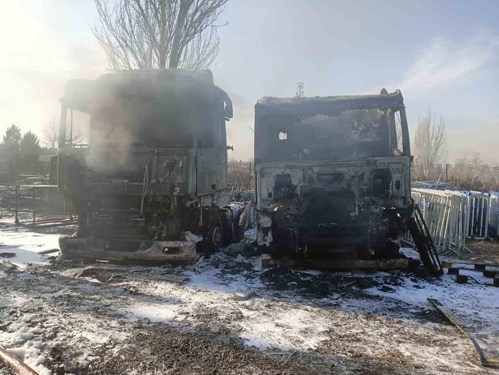 Ankara’da yediemin otoparkındaki tır yangını kontrol altına alındı
