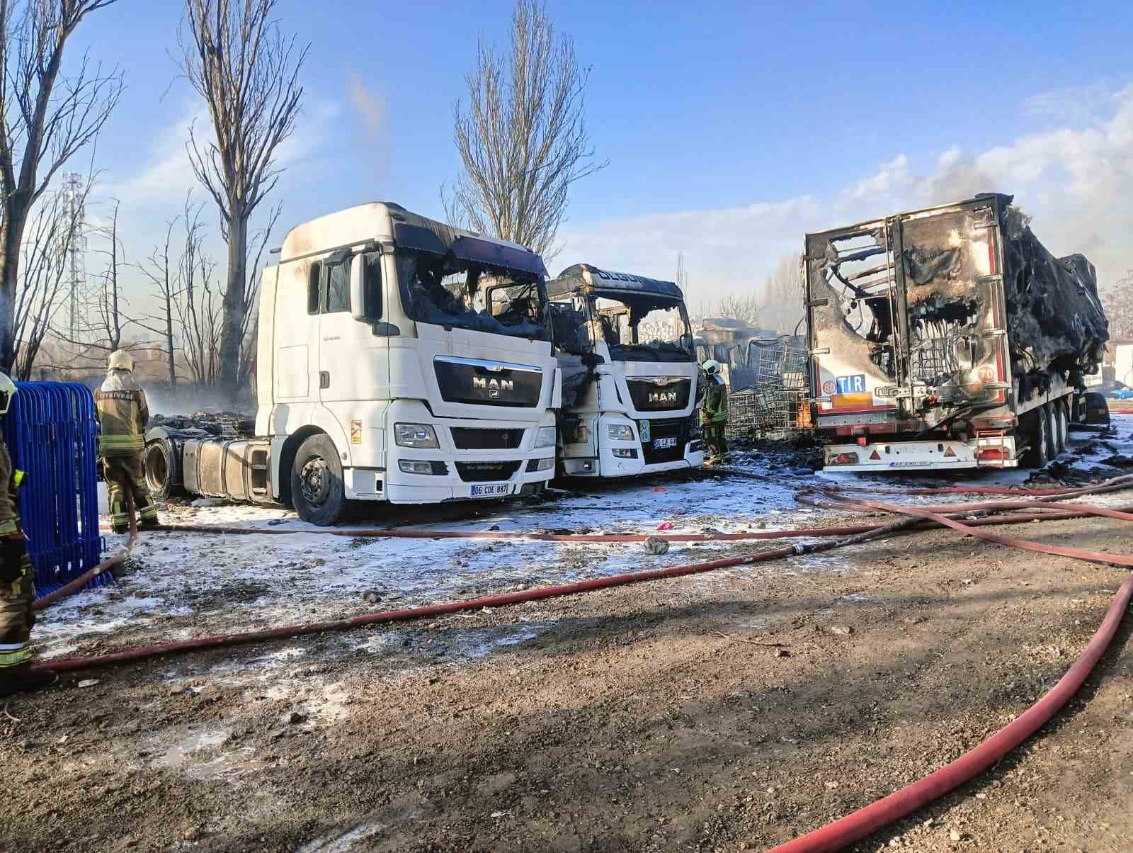 Ankara’da yediemin otoparkındaki tır yangını kontrol altına alındı
