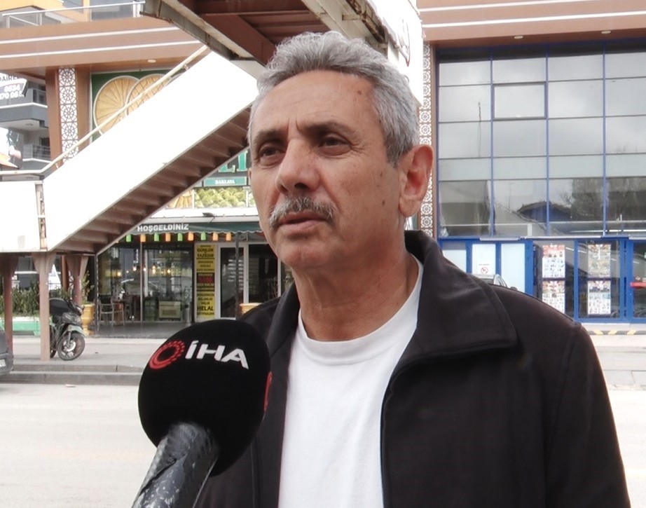 Ankara’da yolun karşısına geçmeye çalıştığı sırada otomobil çarpan çocuk ağır yaralandı
