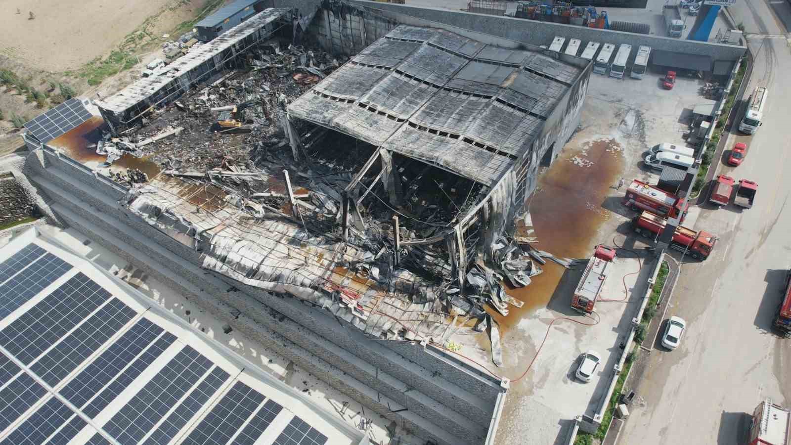 Ankara’daki fabrika yangınının neden olduğu hasar gün aydınlanınca ortaya çıktı
