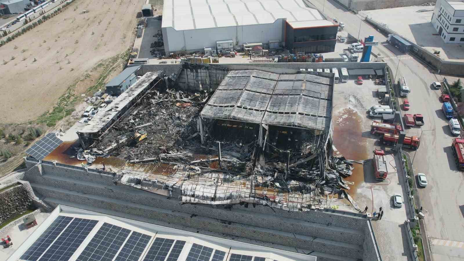 Ankara’daki fabrika yangınının neden olduğu hasar gün aydınlanınca ortaya çıktı
