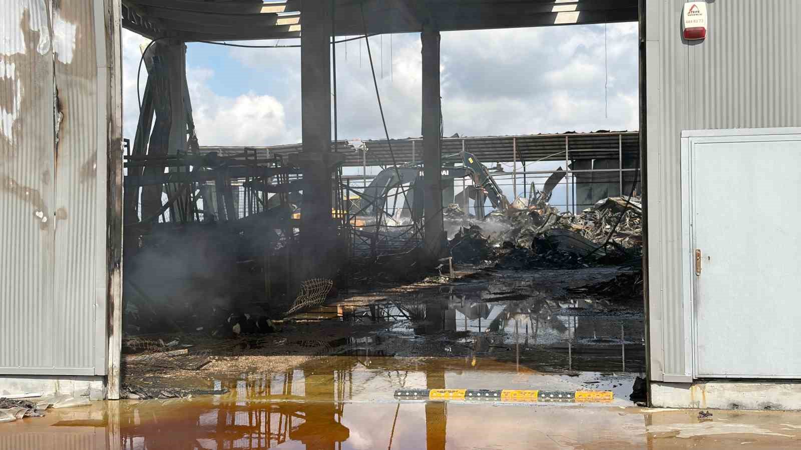 Ankara’daki fabrika yangınının neden olduğu hasar gün aydınlanınca ortaya çıktı
