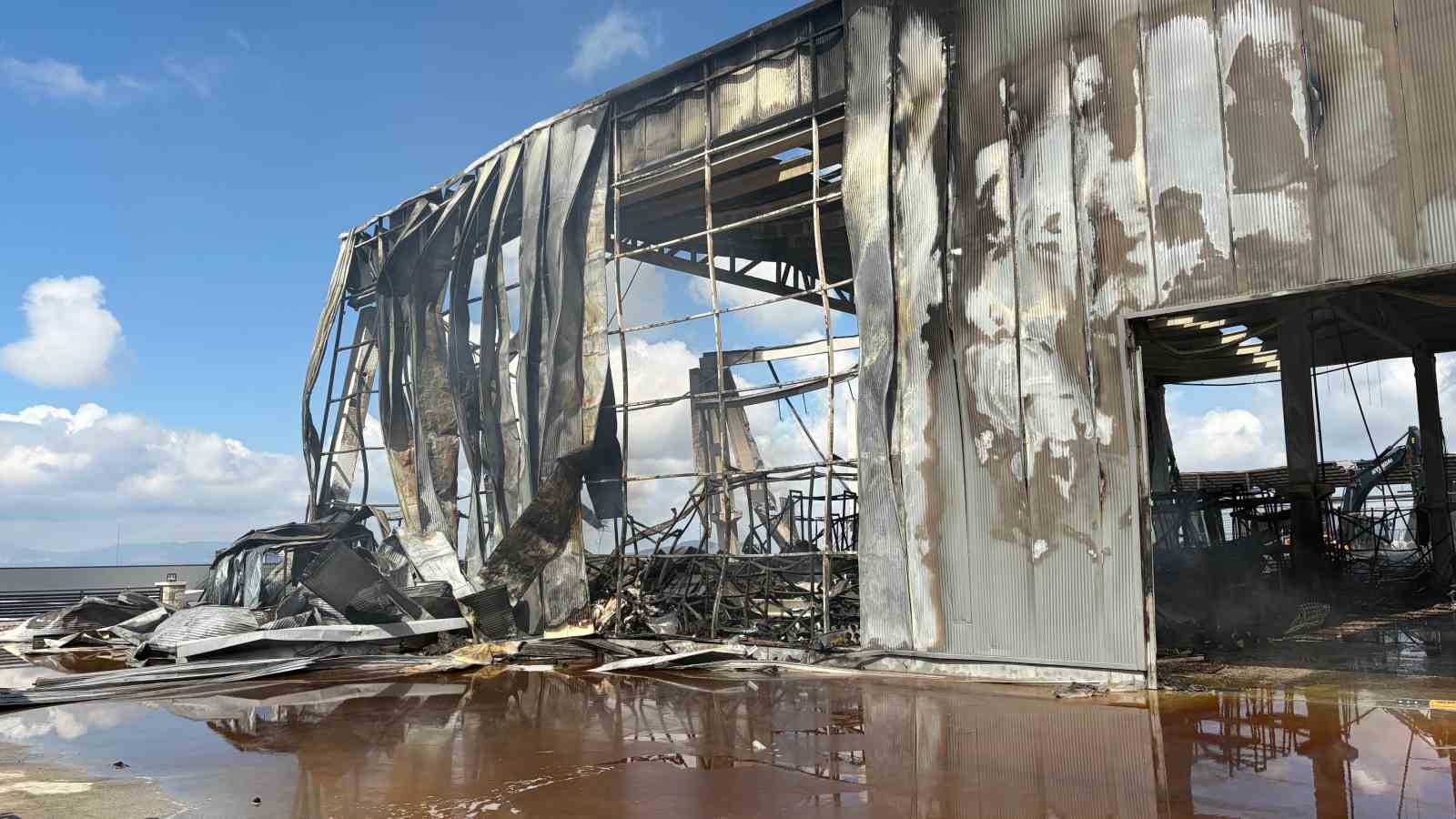 Ankara’daki fabrika yangınının neden olduğu hasar gün aydınlanınca ortaya çıktı
