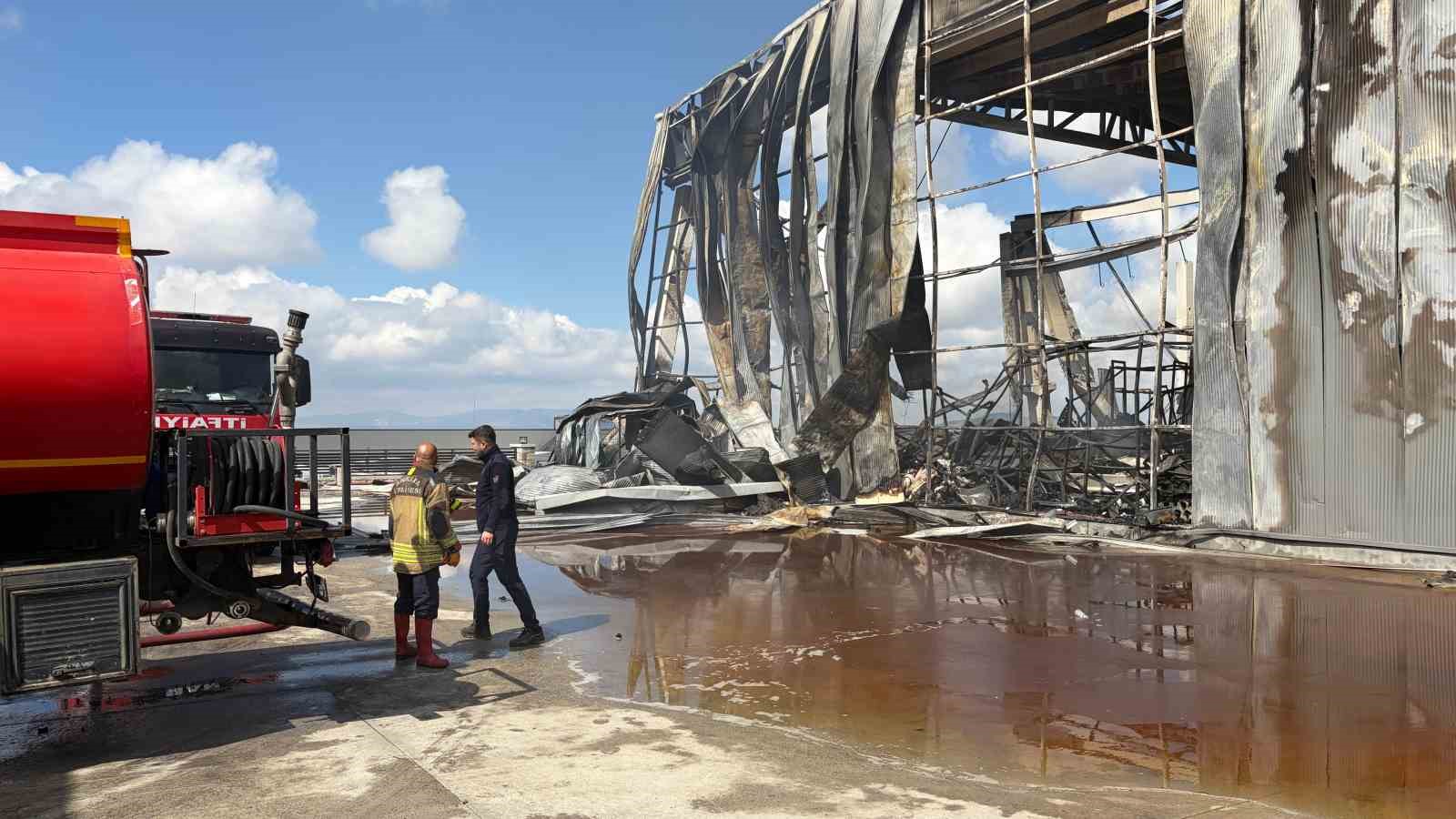 Ankara’daki fabrika yangınının neden olduğu hasar gün aydınlanınca ortaya çıktı
