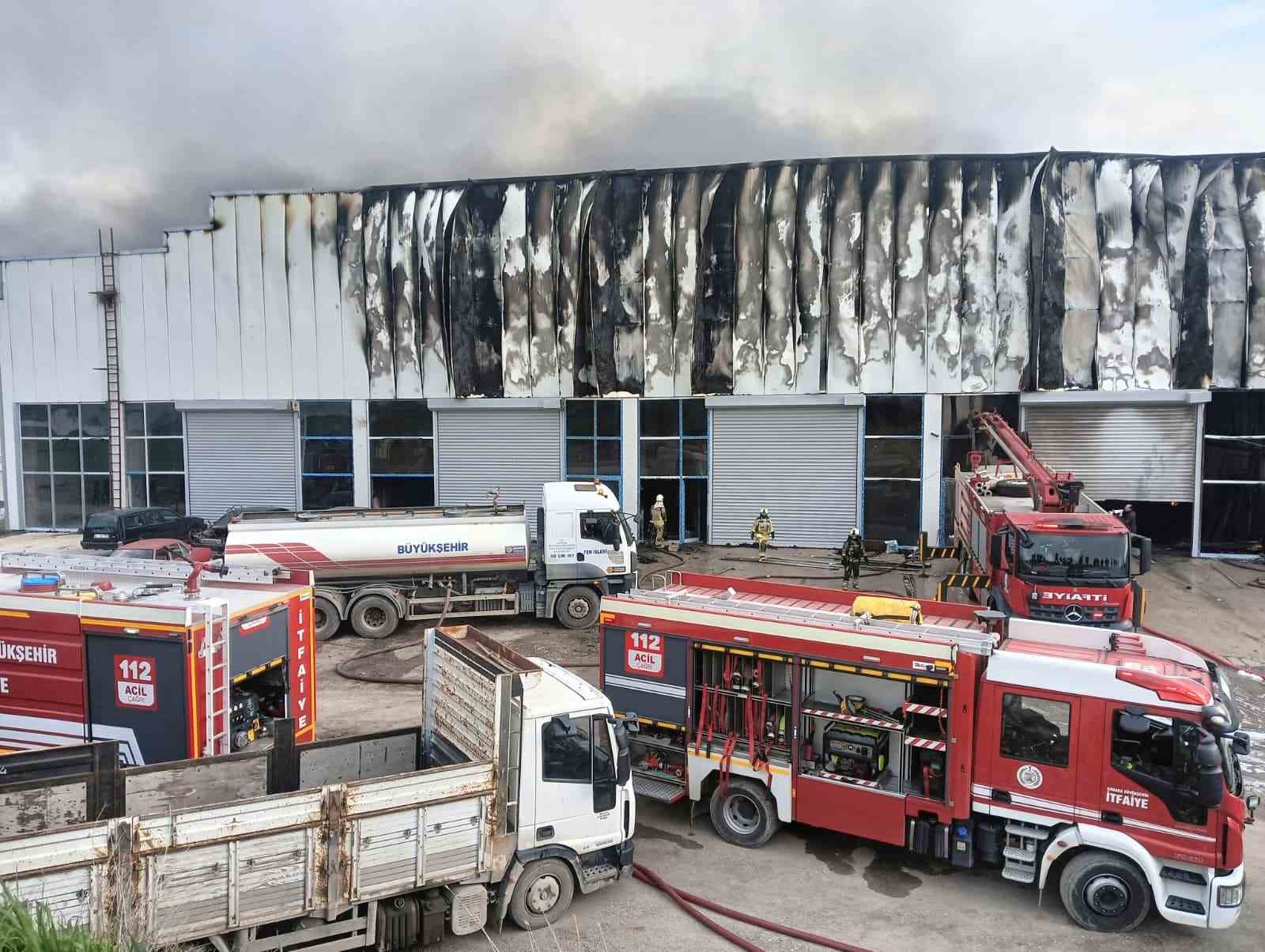 Ankara’daki mobilya deposu yangını kontrol altına alındı
