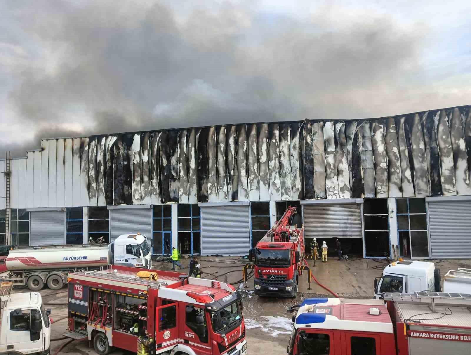 Ankara’daki mobilya deposu yangını kontrol altına alındı
