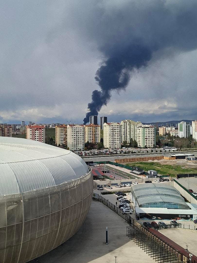 Ankara’daki mobilya deposu yangını kontrol altına alındı
