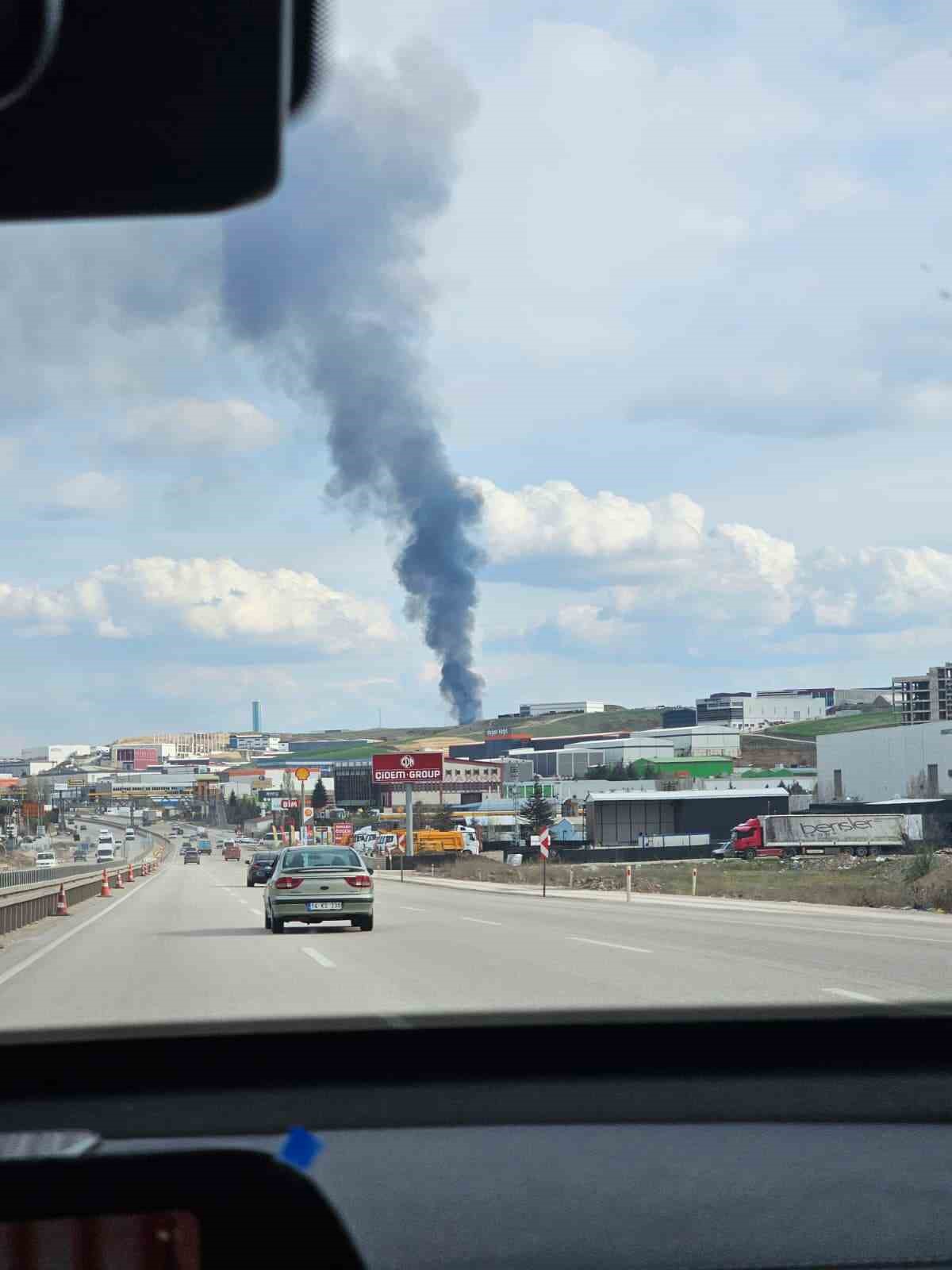 Ankara’daki mobilya deposu yangını kontrol altına alındı
