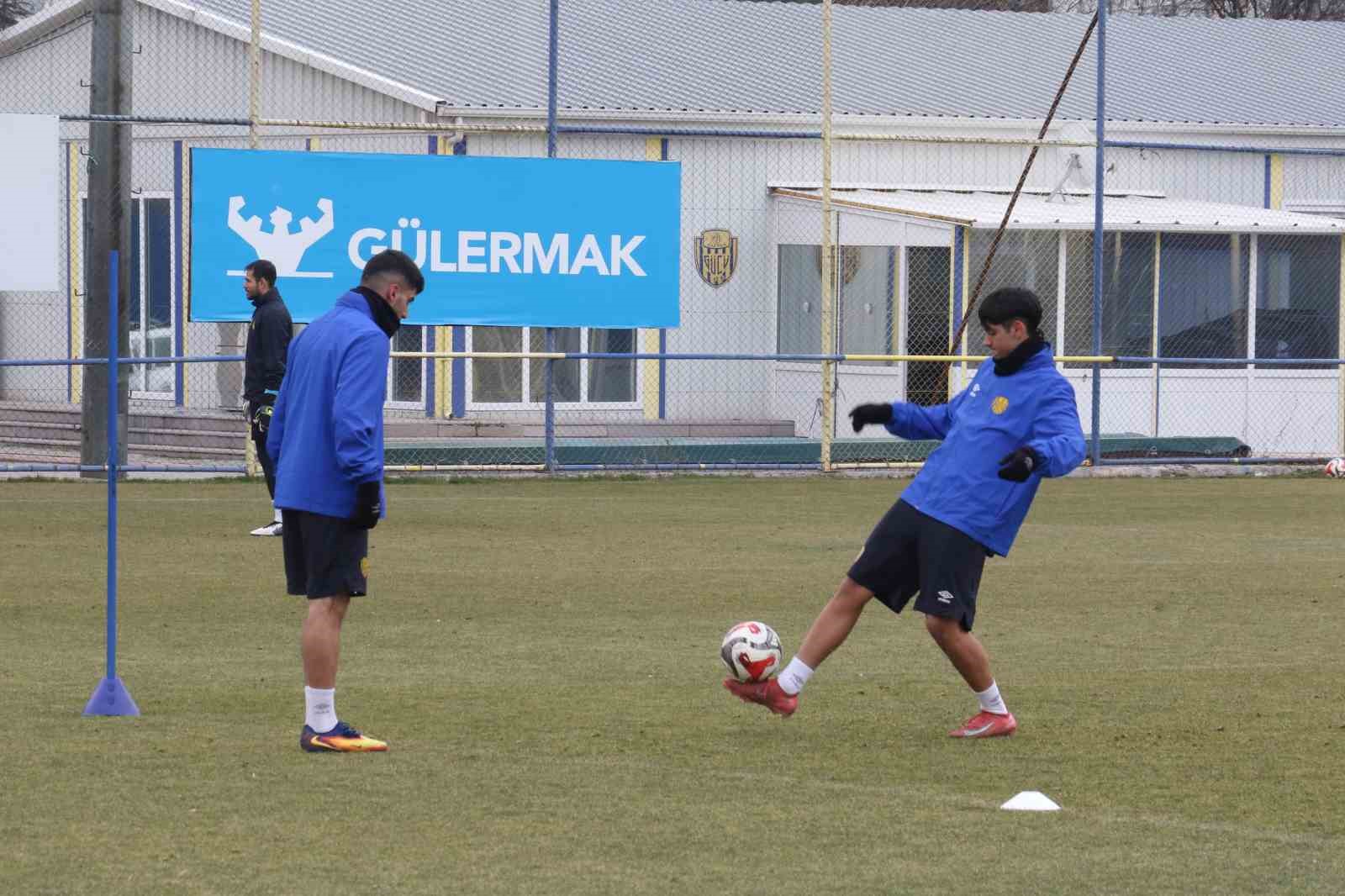 Ankaragücü, Adana 1954 maçının hazırlıklarını sürdürüyor
