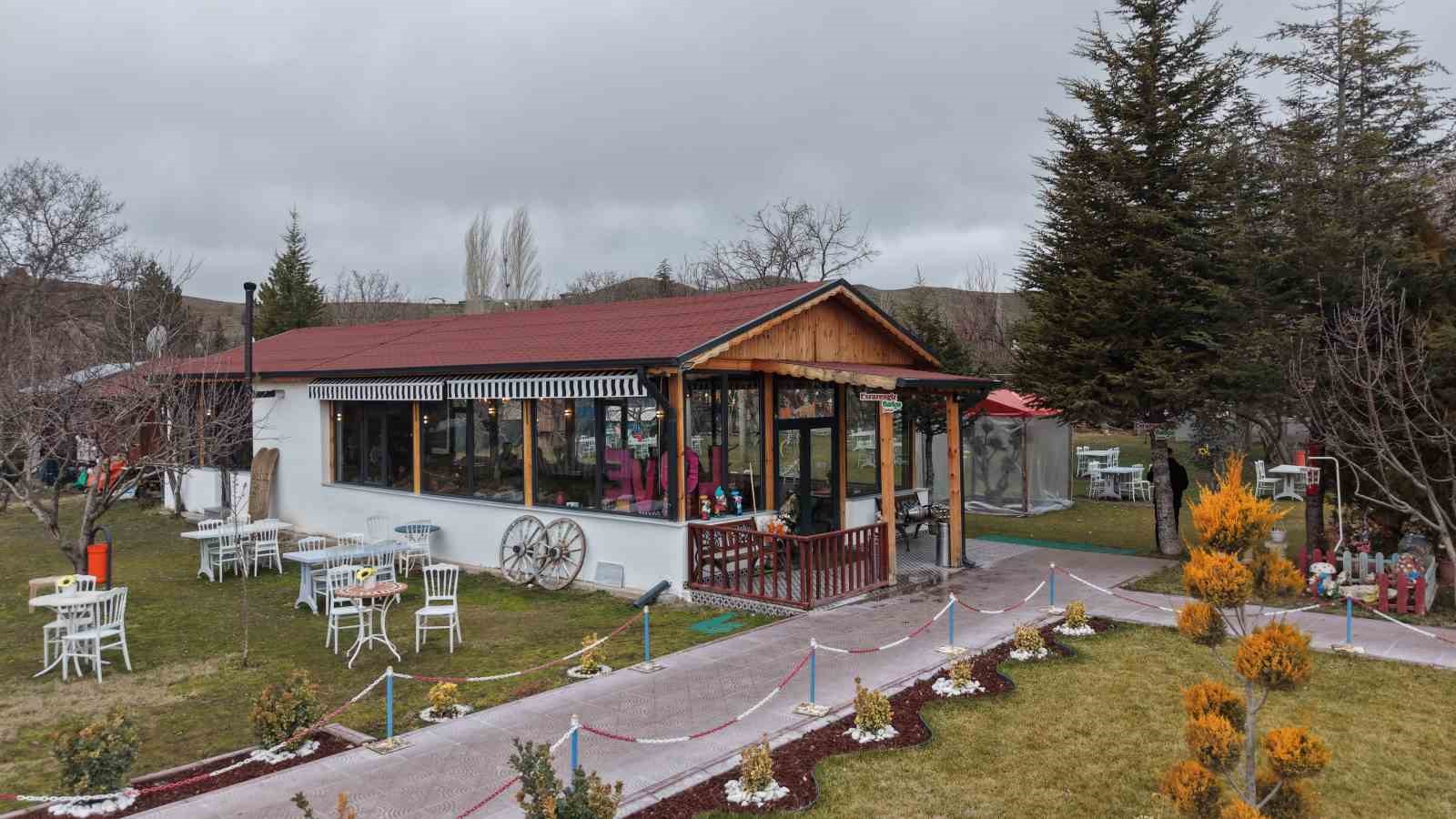 Ankaralı iki kardeş azmetti, hayallerini kır bahçesine dönüştürdü
