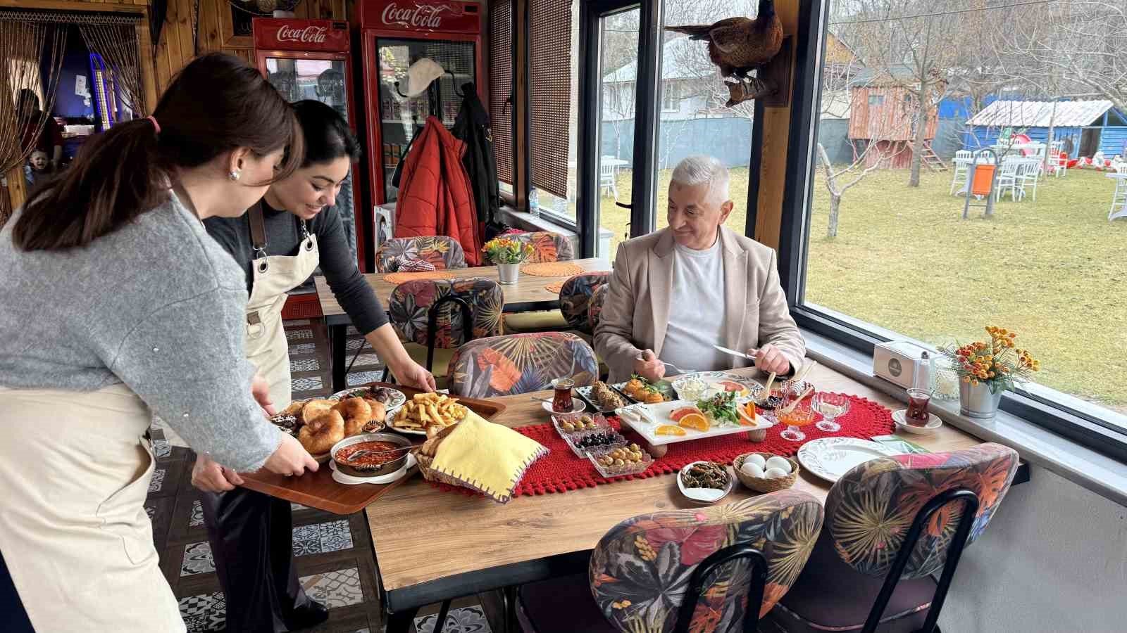 Ankaralı iki kardeş azmetti, hayallerini kır bahçesine dönüştürdü
