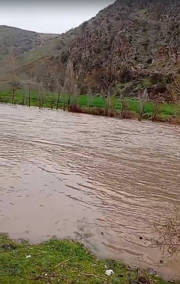 Ankara’nın yüksek kesimlerine kar yağdı
