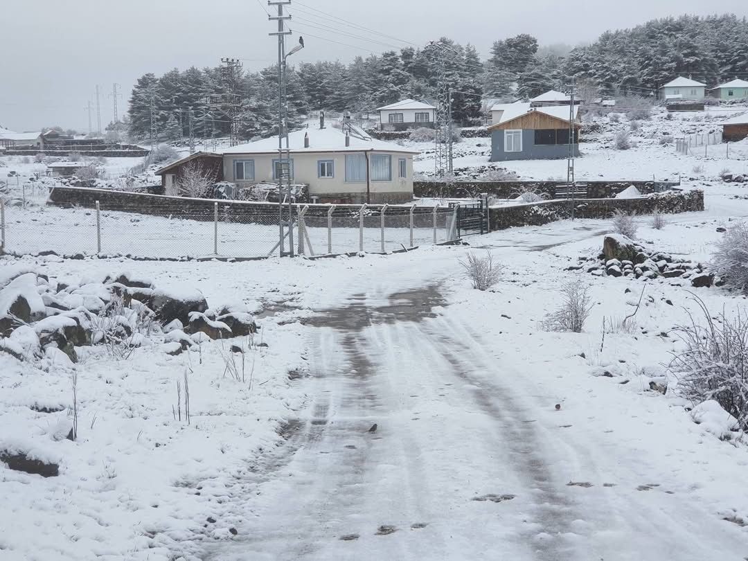 Ankara’ya nisan ayında kar yağdı
