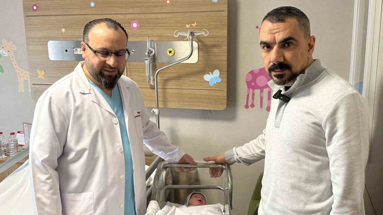 Anne karnındayken milyonda bir görülecek sağlık sorunuyla doğdu
