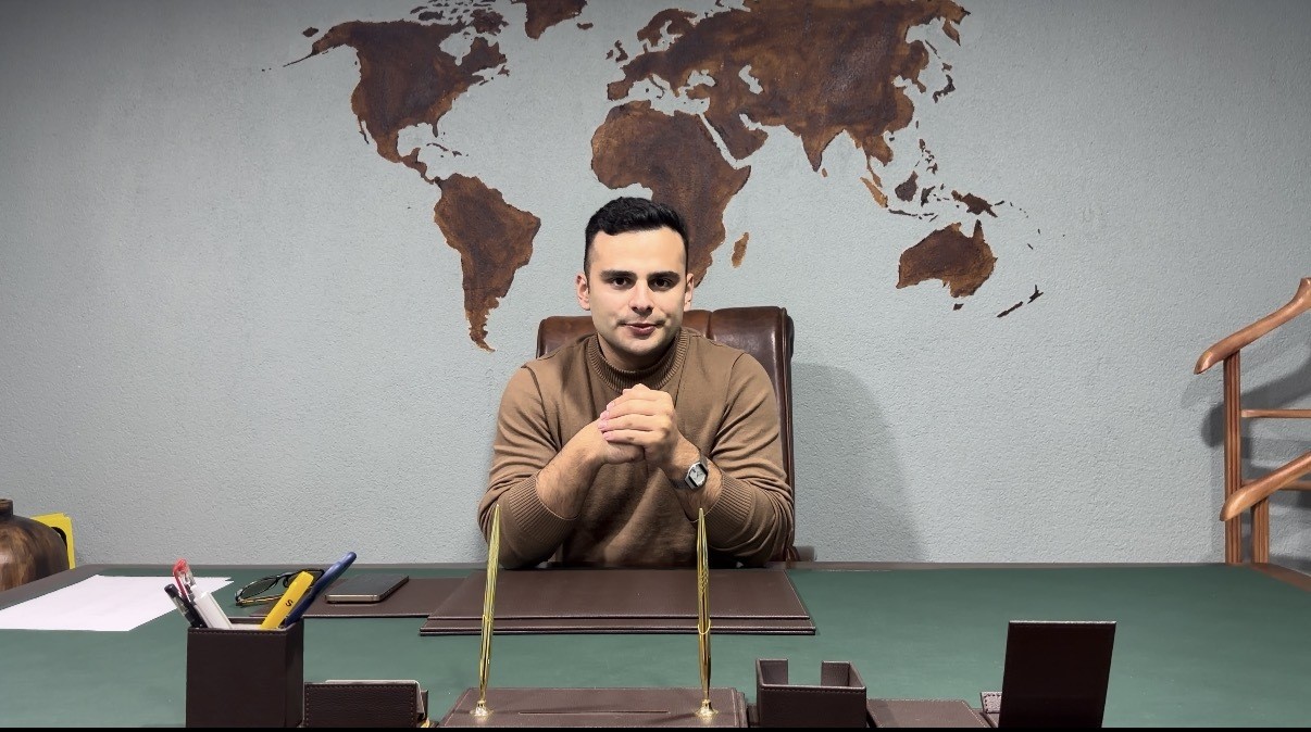 Anne ve oğlunu öldüresiye darp eden şüpheliler: "Merdivenlerden düştü"
Anne ve oğlunu öldüresiye darp eden şüpheliler: "Merdivenlerden düştü"