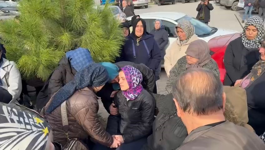 Anneden en acı veda: Elif Kumal son yolculuğuna uğurlandı
